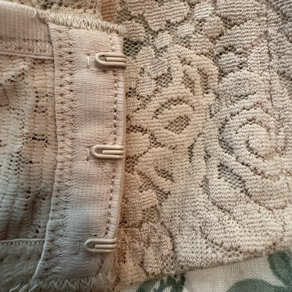 Wacoal Lace Strapless Bra in Beige - Picture 5 of 10